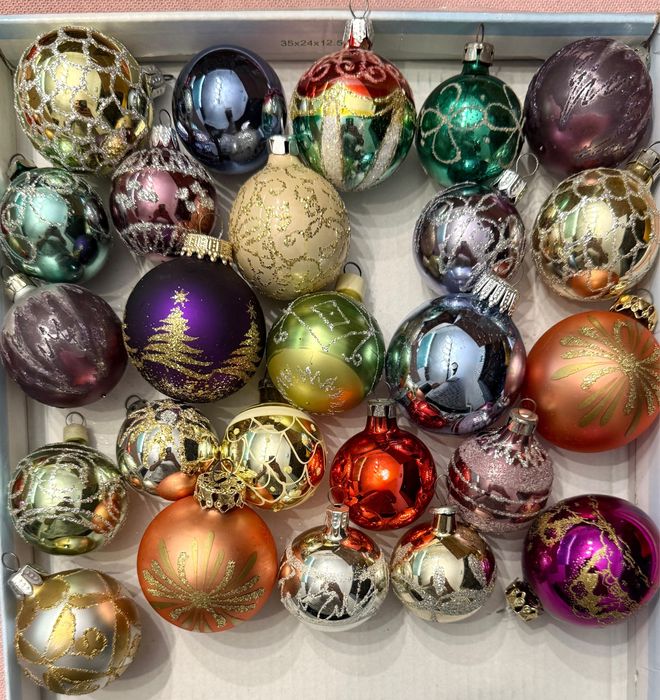 Globuri vechi de Crăciun . Pretul este  per imagine