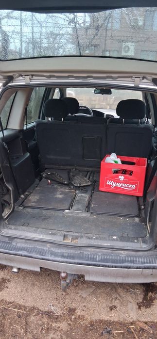 Опел зафира на части