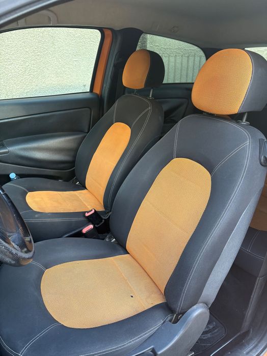 Автомобил Lancia Ypsilon
