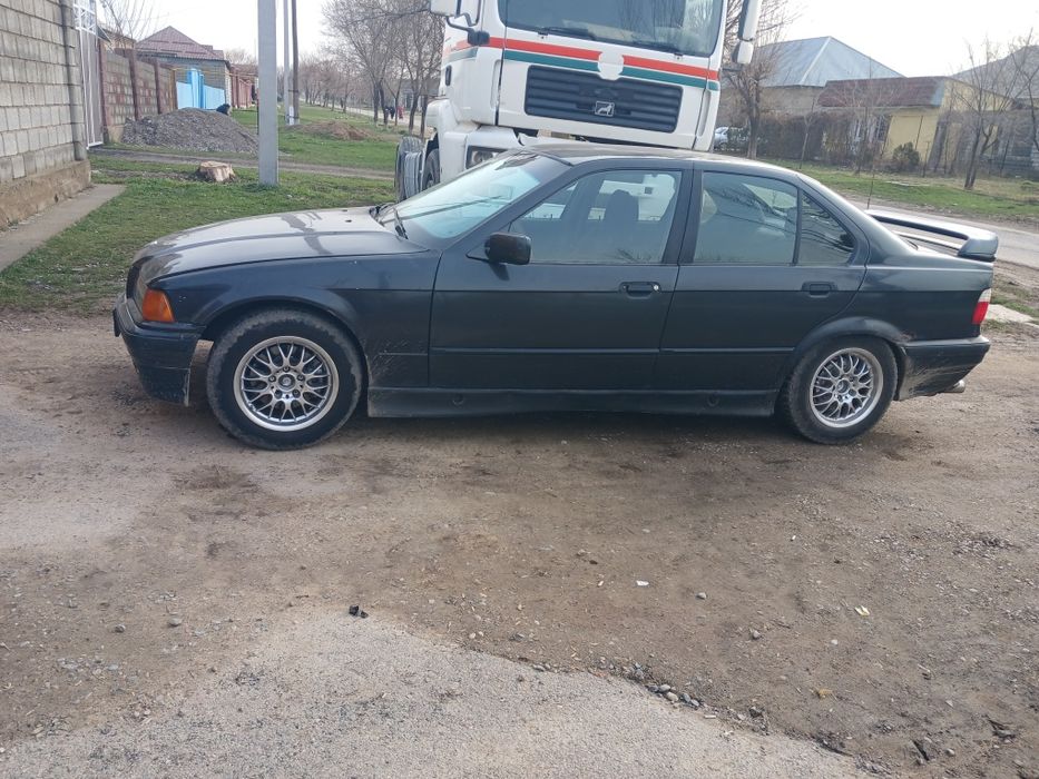 BMW Тройка Е36 объём 1.8