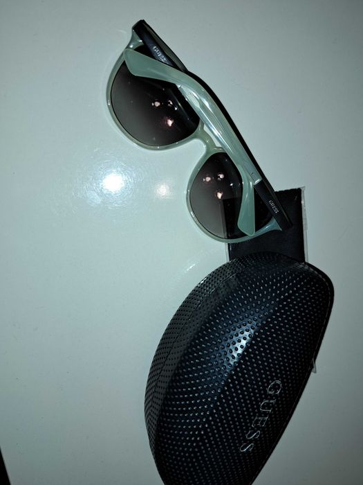Слънчеви очила GUESS