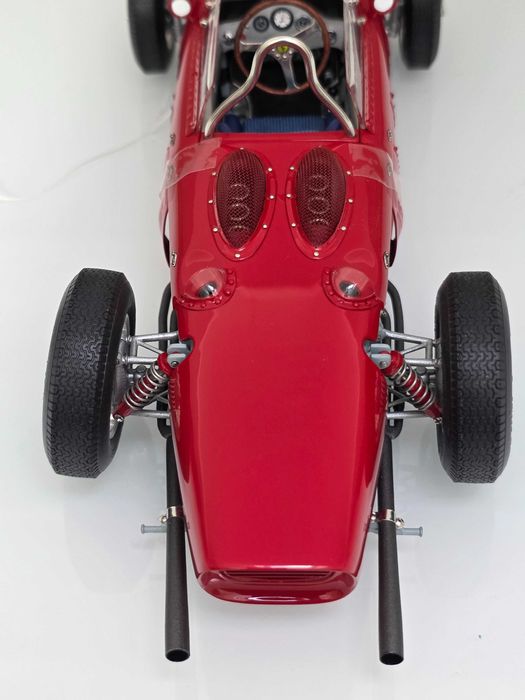 Macheta Auto 1/18 CMC Ferrari Dino 156 F1 Sharknose Formel 1 Weltmeister 1961