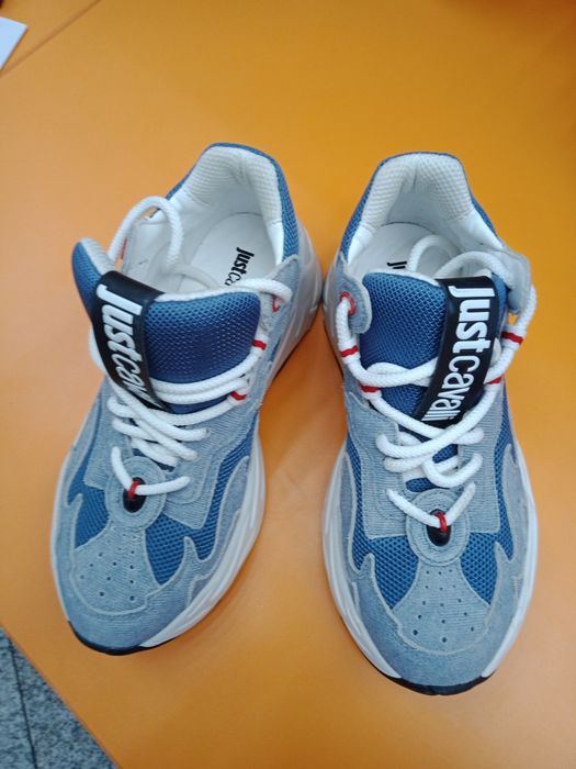 Adidași damă , mărimea 37,JUST CAVALLI  300 LEI