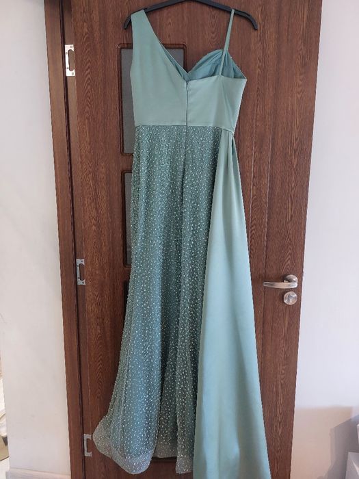 Официална рокля.