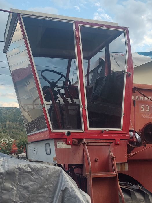 Vând cabina combina International