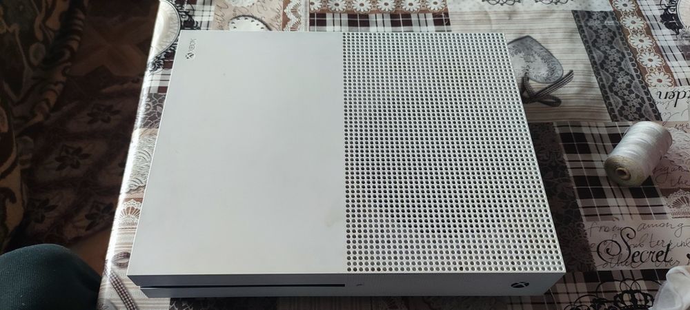 Продавам xbox one s