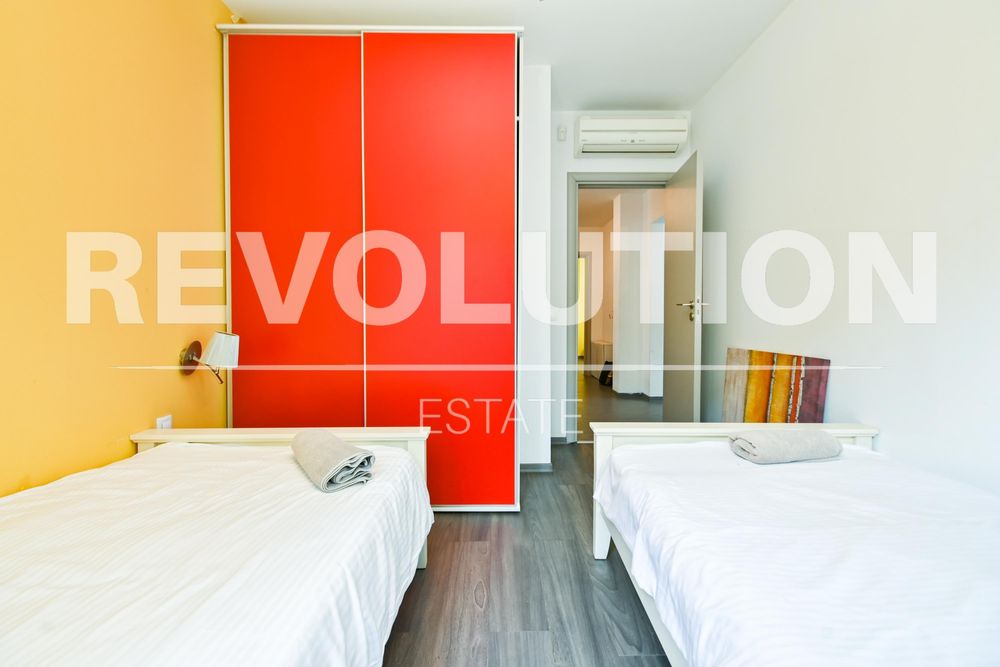 Дава се под наем Тристаен апартамент в София, Оборище - 100 кв.м за 1000 € - Снимка #9