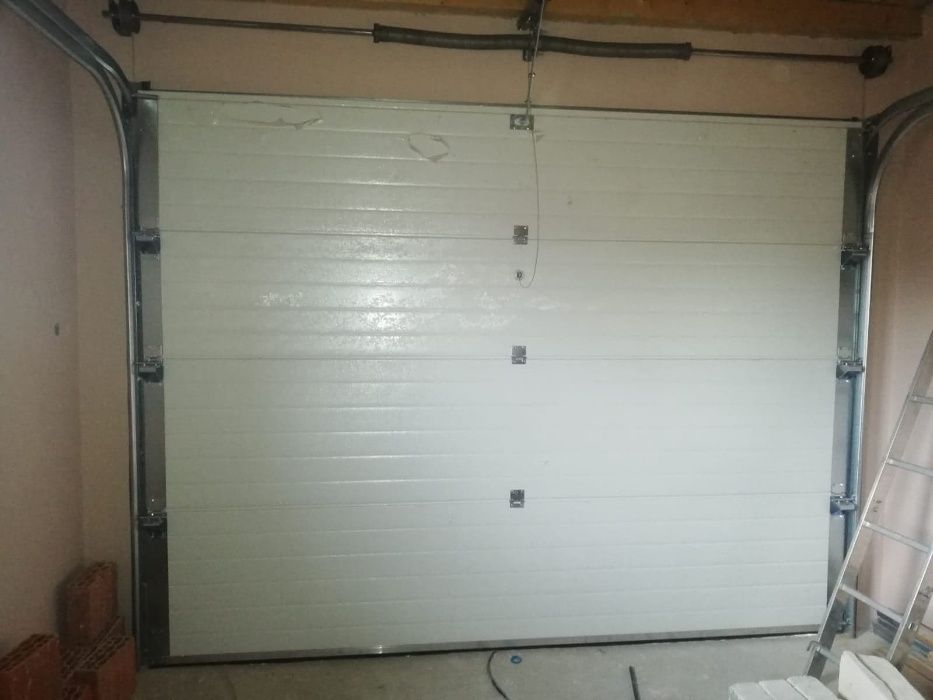 Usi de garaj Stejar Auriu