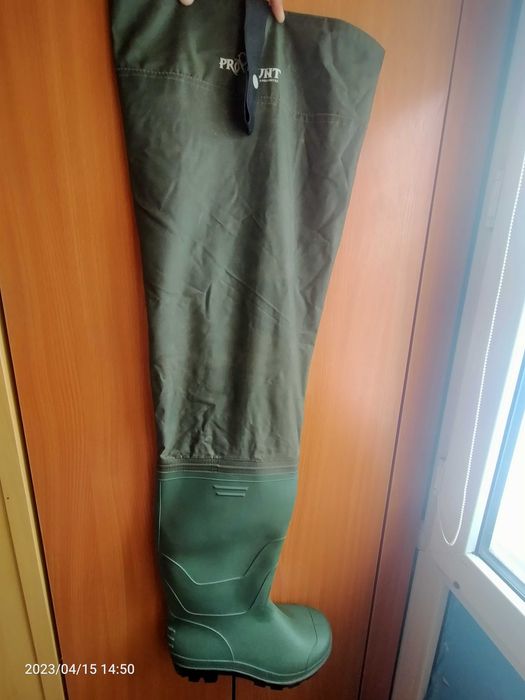 Продам резиновые сапоги ,