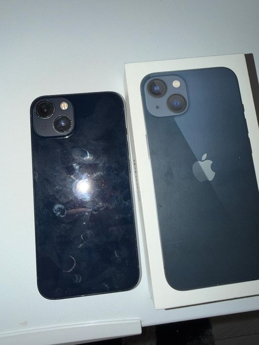 Vand iphone 13 simplu