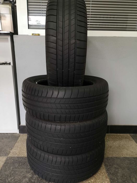 2бр 215/55/17 BRIDGESTONE 6,5мм грайфер дот:20г  +++