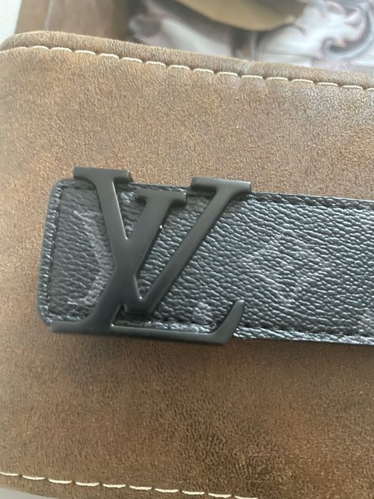 Vand curea Luis Vuitton