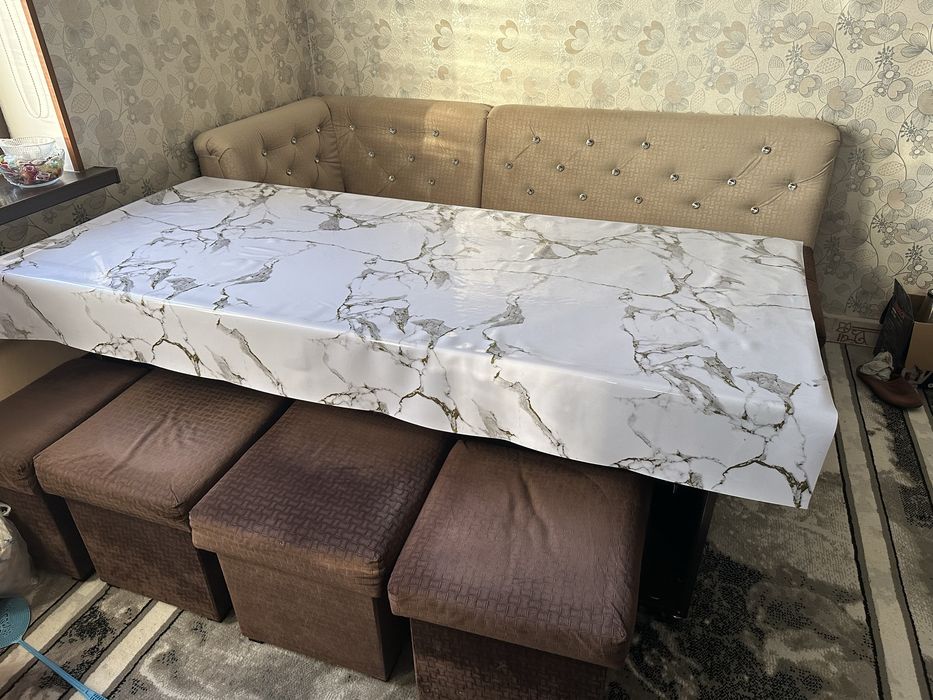 Диван с стульчиками