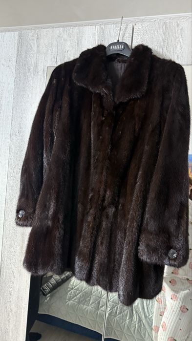 Blana naturala 100% de nurca , realizata la comanda si bine ingrijita
