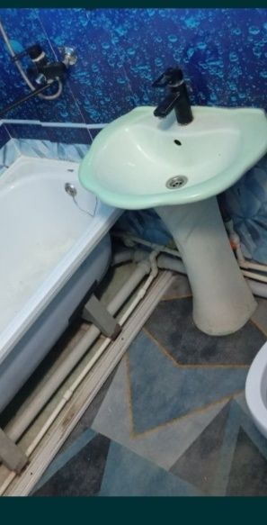 Продам раковину с подставкой