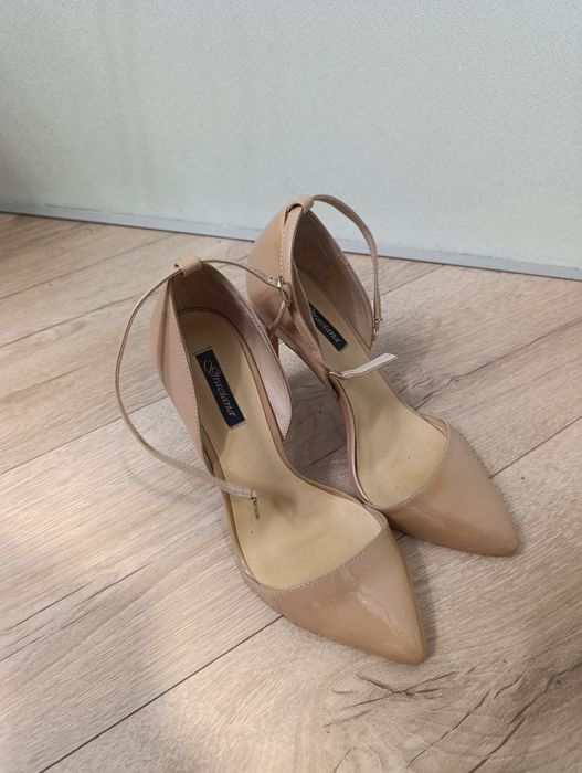 Продаются босоножки