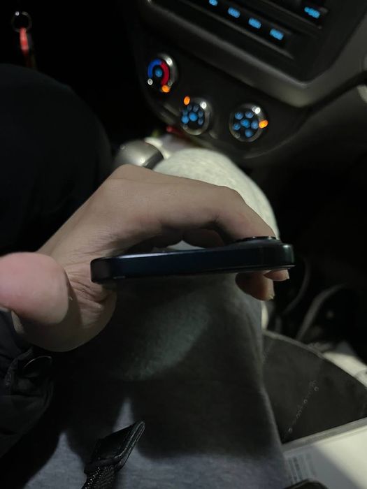 iPhone 16 с гарантии