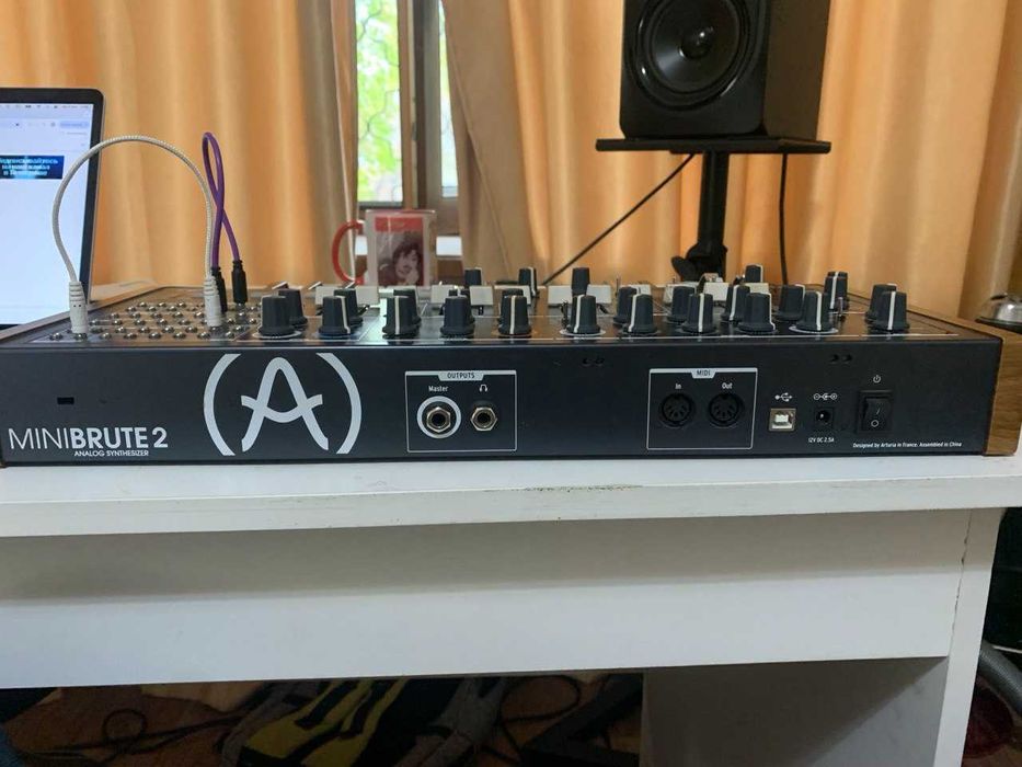 Arturia Minibrute 2 Analog Synthesizer