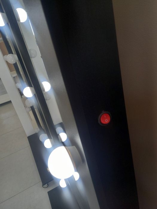 Зеркало трюмо для салона