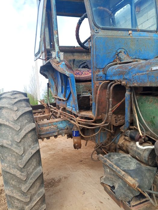 Т 28 трактор сотилади