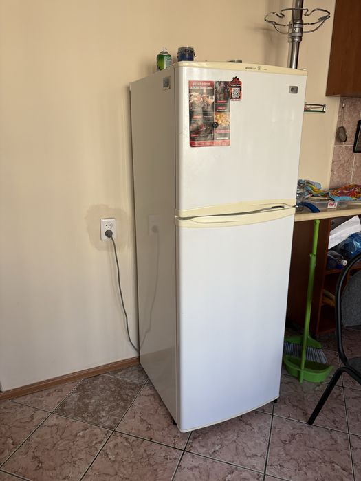 Холодильник LG.