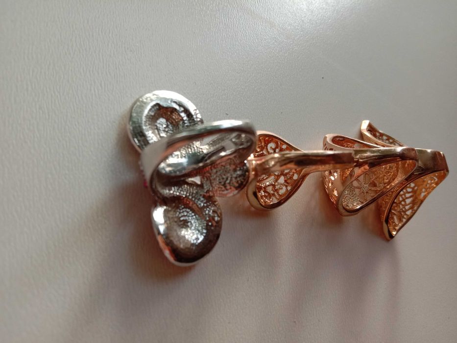 Кольца (бижутерия)