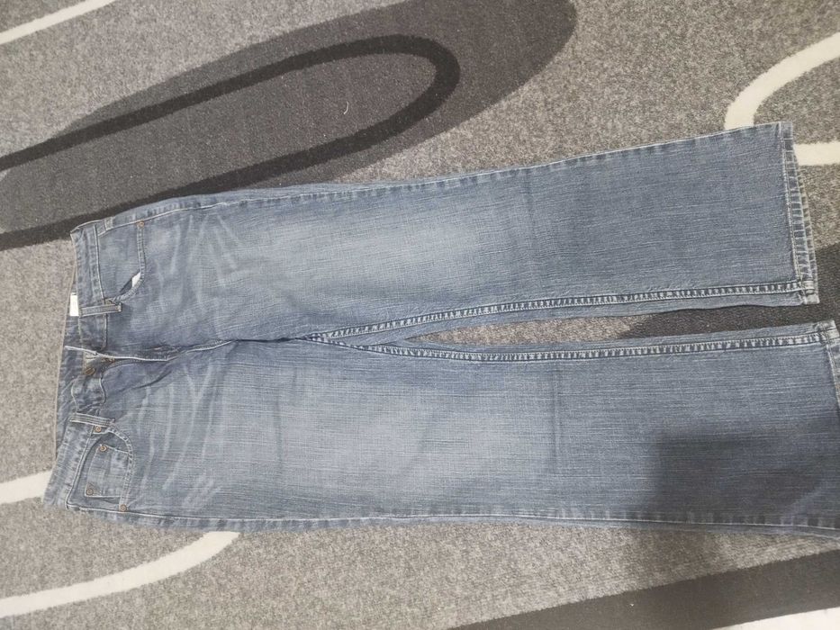 Дънки по 10 лв. Номер от 31 до 40.