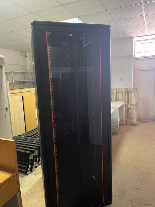 Сървърен шкаф Estap