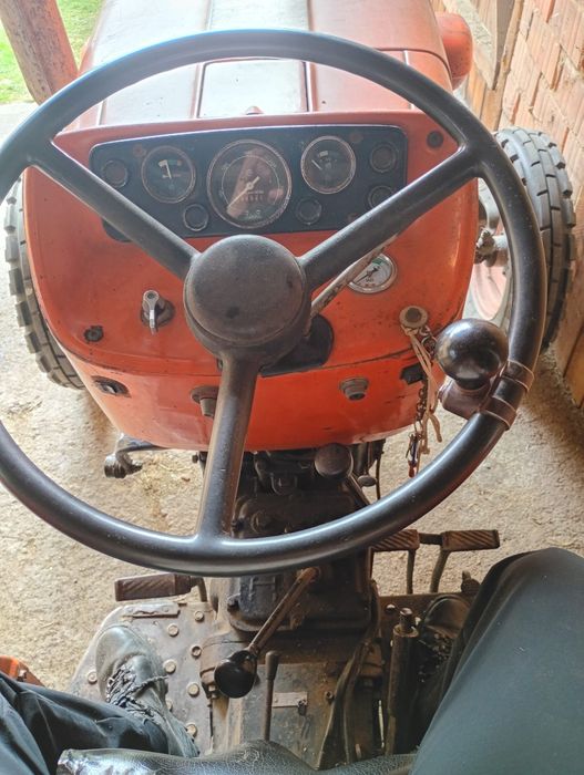 Tractor U445 și remorcă