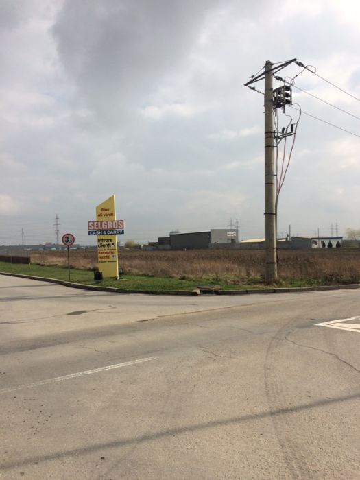 vând teren extravilan zona Selgros