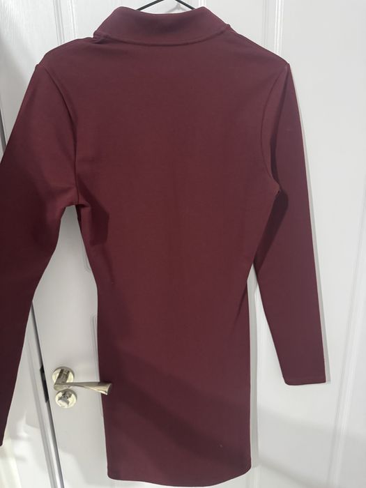 Дамска рокля Tommy  – бордо, с цип, дълъг ръкав