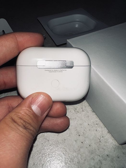 Продаю Airpods pro