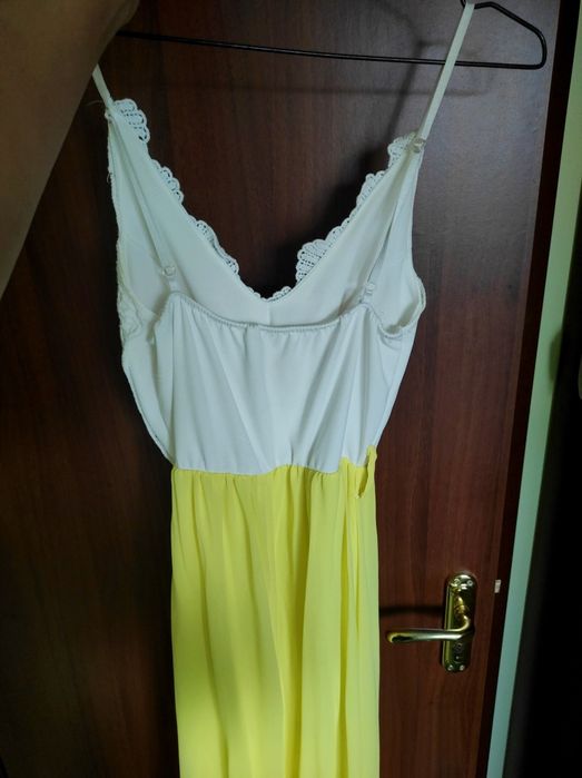 Дълга ефирна лятна рокля с дантелен топ