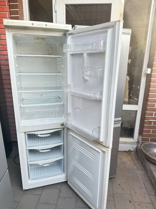 Холодильник Samsung с гарантией!