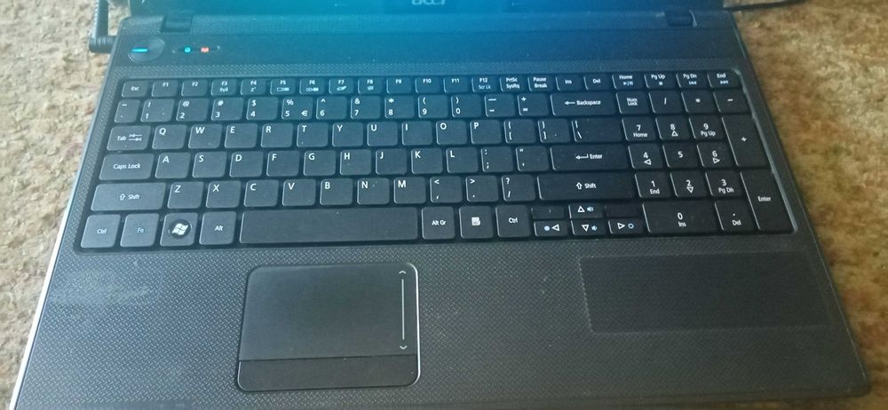 Продавам Лап топ acer