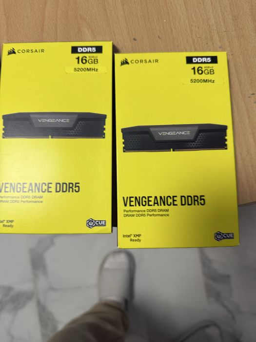 Vand schimb memorii ram DDR4 placute de  8Gb ,si 16Gb