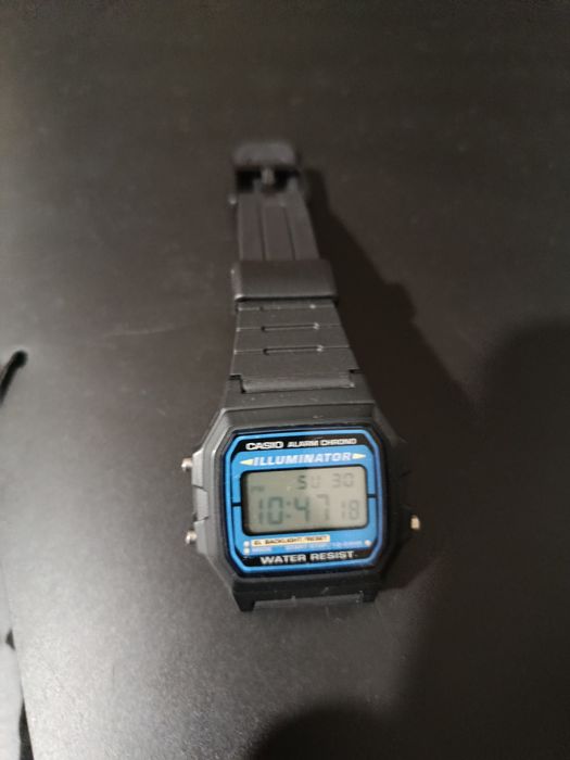 Часовник Casio F-105W