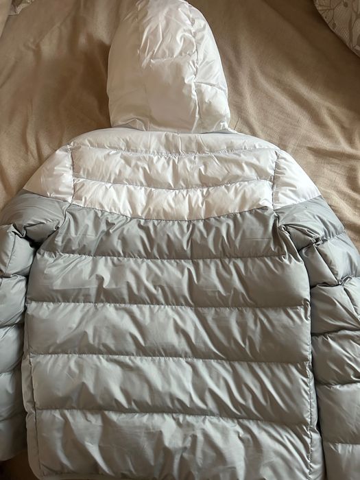 Яке NIKE  Бяло    !!!