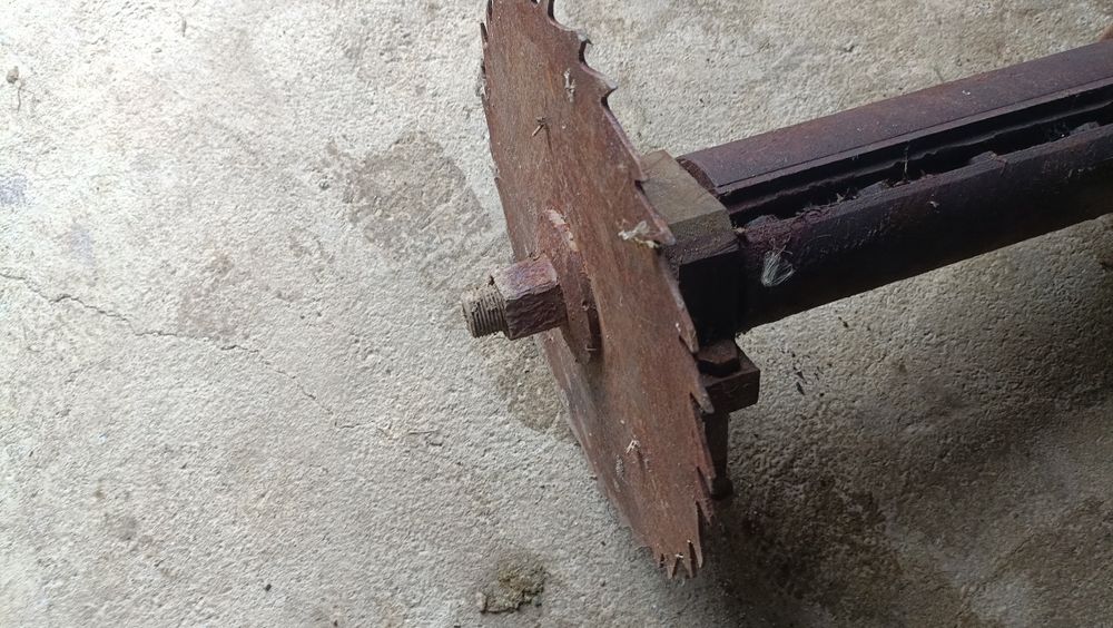 Ax pt abrict cu trei cuțite nefolosit
