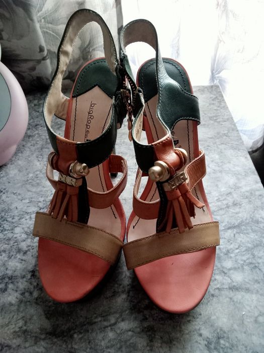 Продам туфли новые