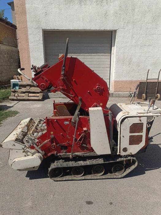 Пресс подборщик самоходный из Японии.