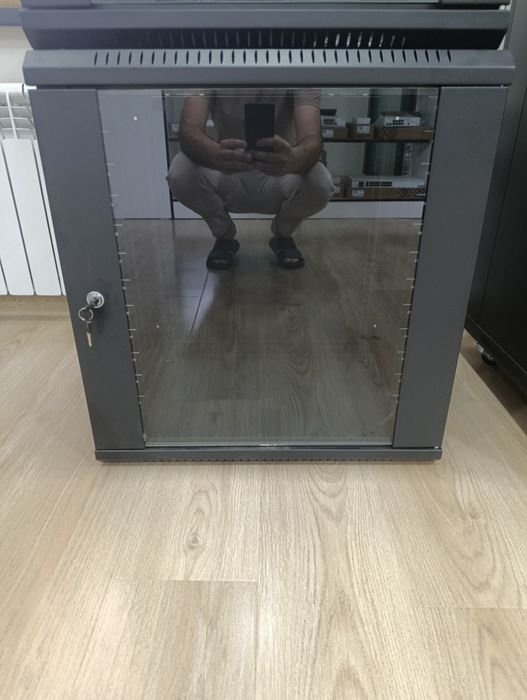 Shkaf 12U nastelni