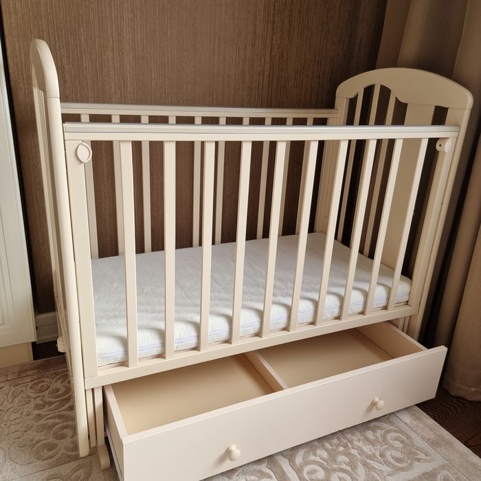 Продам кровать и комод с пеленальным столиком