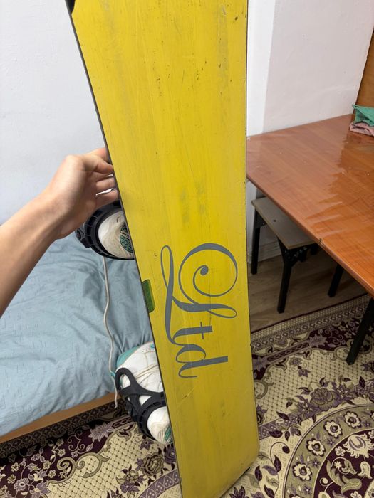 Сноуборд сатылады