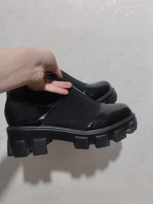 Туфли 6000 тг почти новий