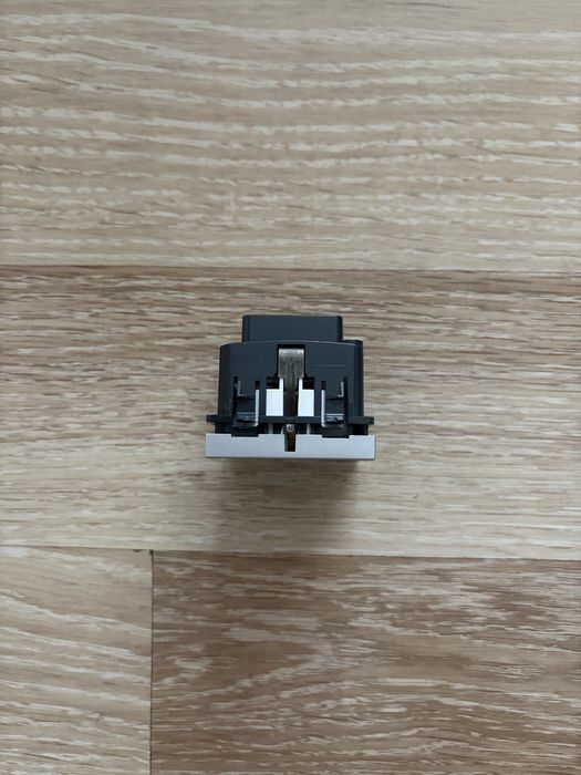 Контакти за бюро Legrand 16 Ампера