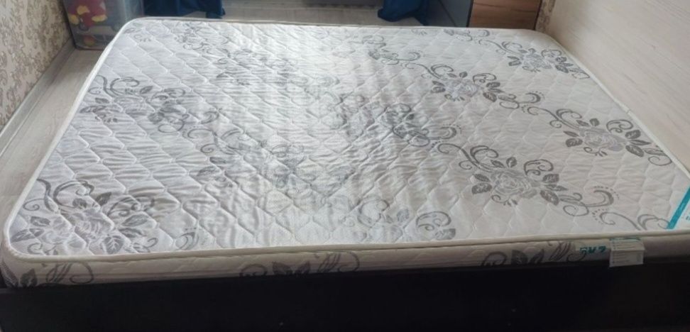 Продаю матрас в хорошем состоянии