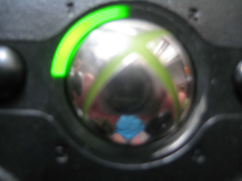 Продавам оригинален контролер за XBOX 360