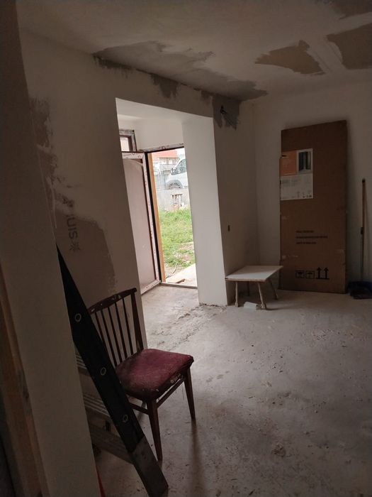 Vând casa în Simeria