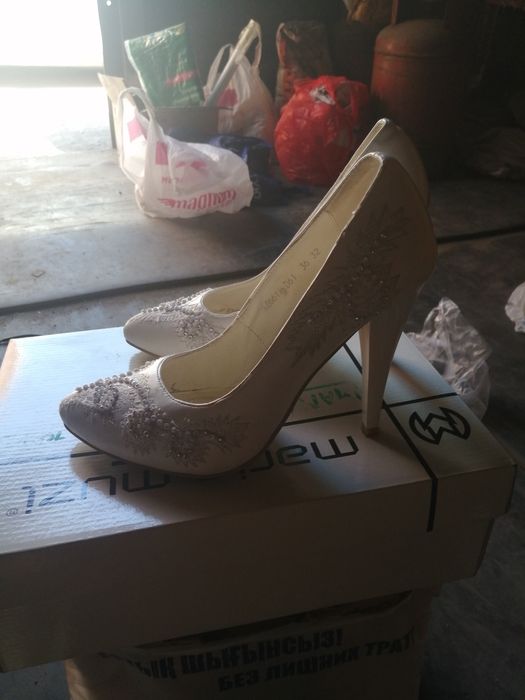 Туфли разные черные, белые